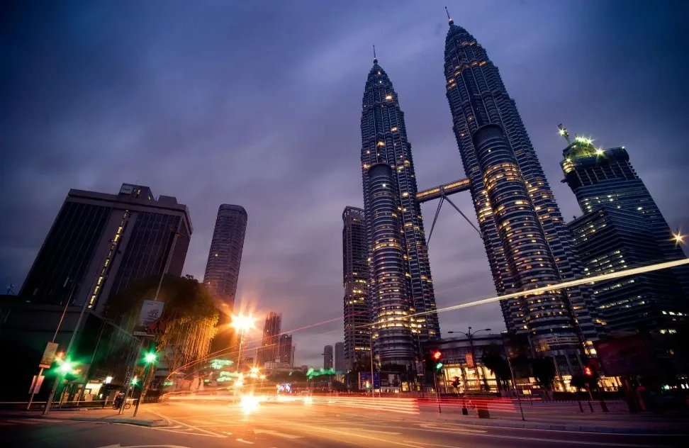 Night view of Petronas Twin Tower in Kuala Lumpur