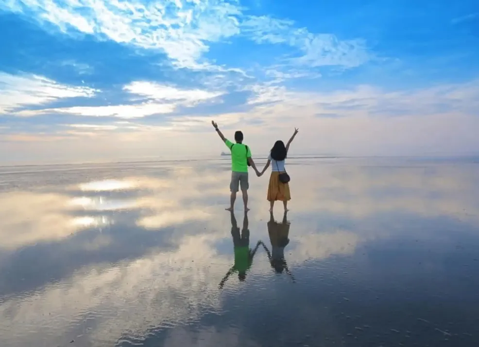 Couple by the Sky Mirror, Kuala Selangor