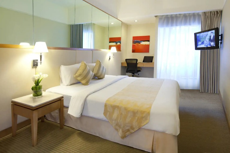 Beds and furnishings at Silka Maytower Standard Room