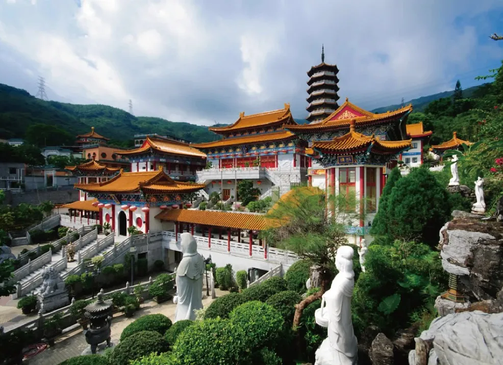 Statues and temple area at Tsuen Wan Buddhist Western Monastery